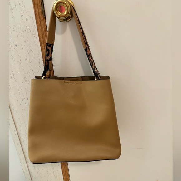 Stylish Tan Tote Bag with Leopard Print Accents - Picture 2 of 8